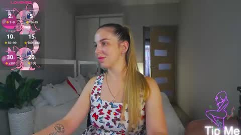 Snapshot of alexandracandy chatting on June 11, 2:15 pm alexandracandy online show from June 11, 2:15 pm
