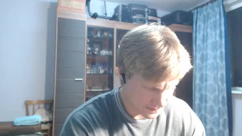 Snapshot of alexandrmarvel chatting on January 9, 9:05 pm SportStranger online show from January 9, 9:05 pm