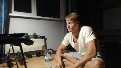 Snapshot of alexandrmarvel chatting on October 8, 9:45 pm SportStranger online show from October 8, 9:45 pm