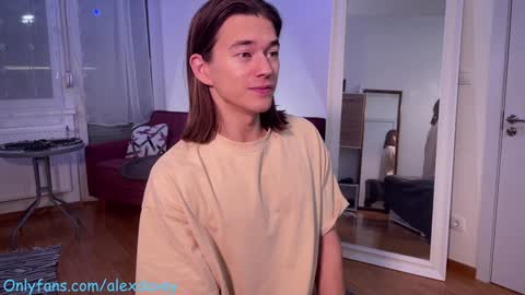 Snapshot of alexdavey chatting on December 21, 9:04 pm online show from December 21, 9:04 pm