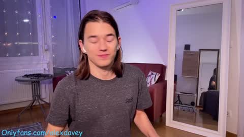 Snapshot of alexdavey chatting on December 26, 6:01 pm online show from December 26, 6:01 pm