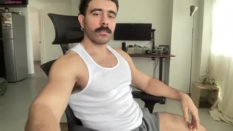 Snapshot of alexdimartino chatting on May 6, 4:34 pm Alex Dimartino online show from May 6, 4:34 pm