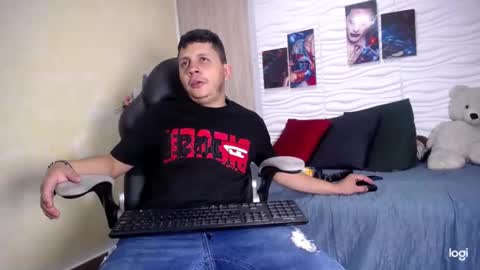 Snapshot of alexe_xx chatting on February 17, 4:31 am Alex online show from February 17, 4:31 am