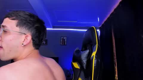 alexgiraldo__ online show from October 17, 6:32 pm
