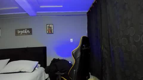 alexgiraldo__ online show from December 1, 6:07 am