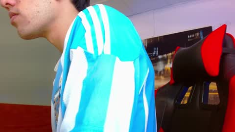 alexgiraldo__ online show from June 17, 6:31 pm