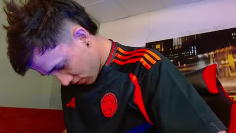 alexgiraldo__ online show from June 18, 2:54 pm
