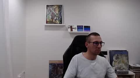 Snapshot of alexhunter4u chatting on December 15, 9:53 pm alexhunter4u online show from December 15, 9:53 pm