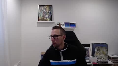 Snapshot of alexhunter4u chatting on December 17, 9:07 am alexhunter4u online show from December 17, 9:07 am