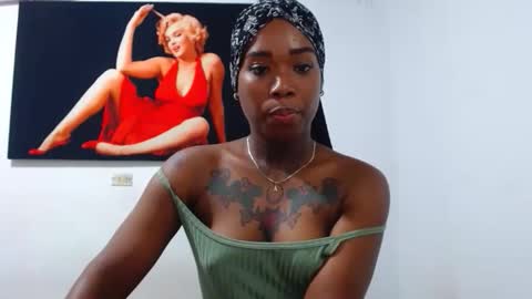 Snapshot of alexia_sinclaire24 chatting on April 8, 12:10 am alexia_sinclaire24 online show from April 8, 12:10 am