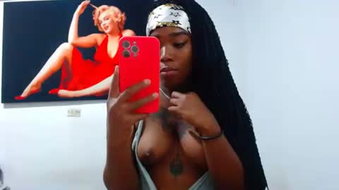Snapshot of alexia_sinclaire24 chatting on May 3, 12:05 am alexia_sinclaire24 online show from May 3, 12:05 am