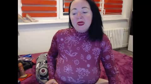 Snapshot of alexie33 chatting on February 13, 7:10 pm alexie33 online show from February 13, 7:10 pm