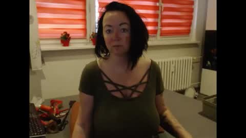 Snapshot of alexie33 chatting on May 1, 7:02 am alexie33 online show from May 1, 7:02 am