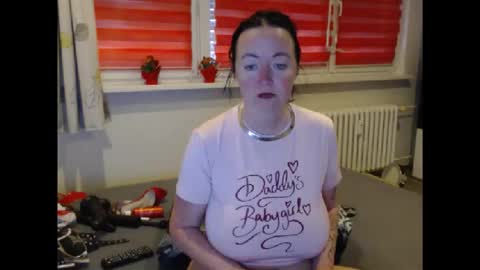 Snapshot of alexie33 chatting on May 4, 7:37 am alexie33 online show from May 4, 7:37 am