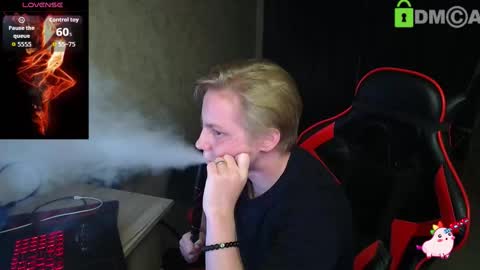 Snapshot of alexis_gordon chatting on October 10, 5:56 pm Alexis online show from October 10, 5:56 pm