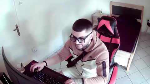 Snapshot of alexthepro00 chatting on January 13, 12:21 pm alexthepro00 online show from January 13, 12:21 pm
