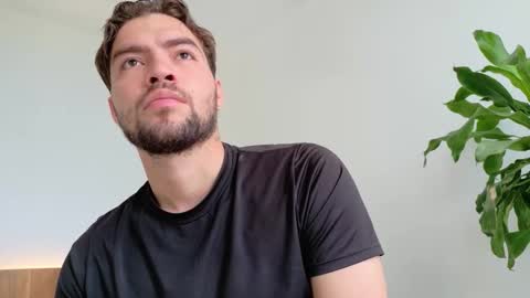 Alex online show from December 4, 8:39 pm