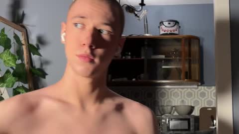 Snapshot of alexwos chatting on December 10, 3:20 am Alex online show from December 10, 3:20 am