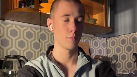 Snapshot of alexwos chatting on December 17, 12:01 am Alex online show from December 17, 12:01 am