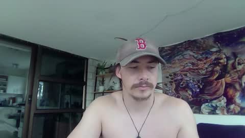 Snapshot of alexx1169 chatting on January 19, 1:32 am Alex online show from January 19, 1:32 am