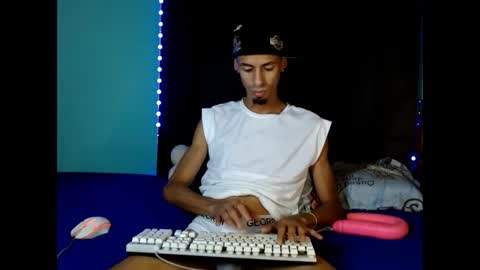 Snapshot of alexx_1214 chatting on October 19, 3:29 am Alexx online show from October 19, 3:29 am