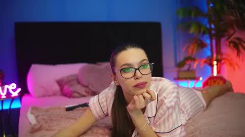 Snapshot of alexxisrae chatting on November 5, 4:34 am Alexxis Rae online show from November 5, 4:34 am