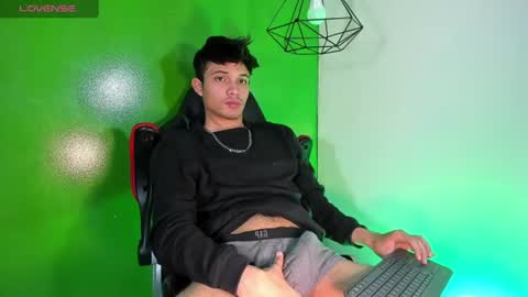 Snapshot of alexxxgoddd chatting on July 16, 12:33 pm Alex online show from July 16, 12:33 pm