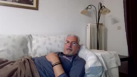 Snapshot of alfatop chatting on March 27, 9:14 pm I wanna cum online show from March 27, 9:14 pm