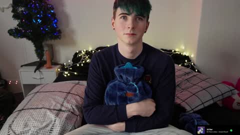 Snapshot of alfiegreenxxx chatting on December 4, 11:24 pm Alfie Green online show from December 4, 11:24 pm