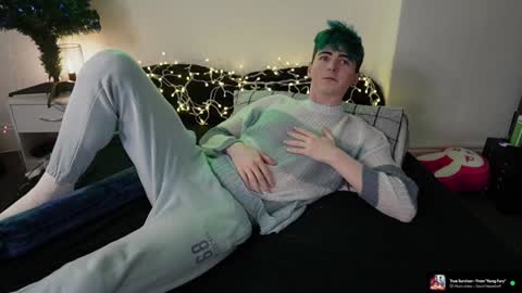 Snapshot of alfiegreenxxx chatting on December 11, 11:21 pm Alfie Green online show from December 11, 11:21 pm