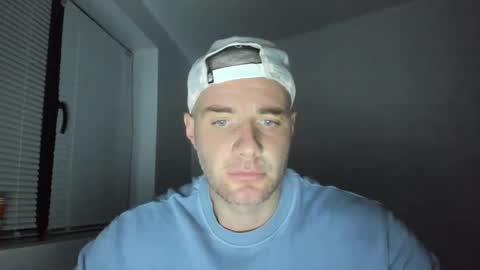 Snapshot of alfiesolomons87 chatting on December 13, 8:15 pm alfiesolomons87 online show from December 13, 8:15 pm