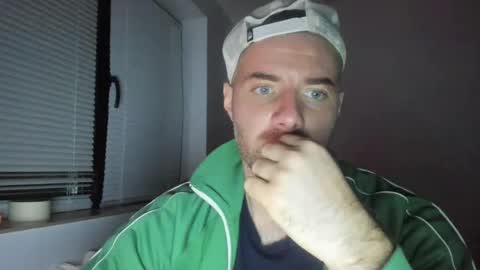 Snapshot of alfiesolomons87 chatting on March 1, 7:15 pm alfiesolomons87 online show from March 1, 7:15 pm