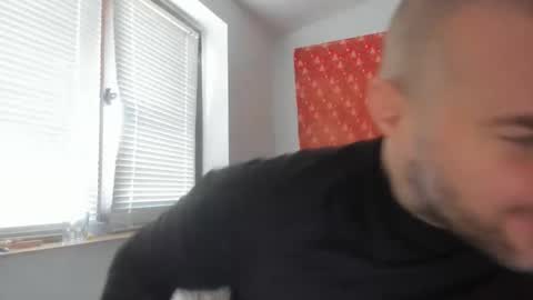 Snapshot of alfiesolomons87 chatting on December 15, 9:02 am alfiesolomons87 online show from December 15, 9:02 am