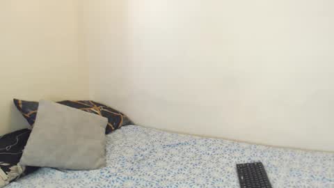 algiz_ online show from November 9, 9:13 pm