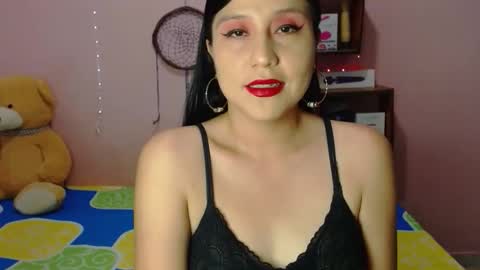 alixia online show from April 2, 9:45 pm