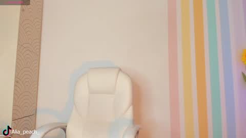 Snapshot of alia_peach_ chatting on December 14, 4:34 am Alia online show from December 14, 4:34 am