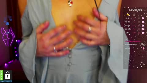 Snapshot of alianna_solo_kiss chatting on January 14, 3:47 pm Alianna online show from January 14, 3:47 pm