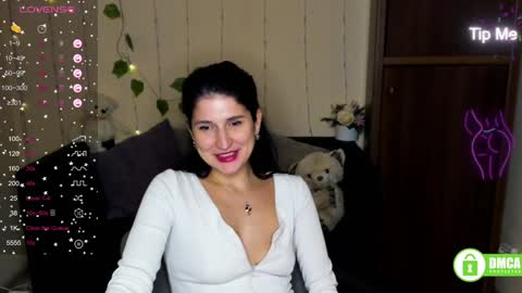 Snapshot of alianna_solo_kiss chatting on January 29, 9:44 am Alianna online show from January 29, 9:44 am