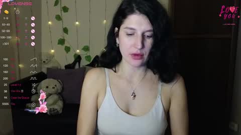 Snapshot of alianna_solo_kiss chatting on March 12, 9:44 am Alianna online show from March 12, 9:44 am