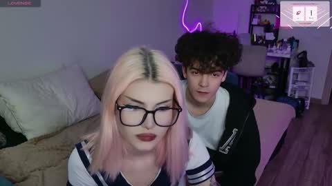 Snapshot of alice118james chatting on September 27, 1:16 pm alice and james online show from September 27, 1:16 pm