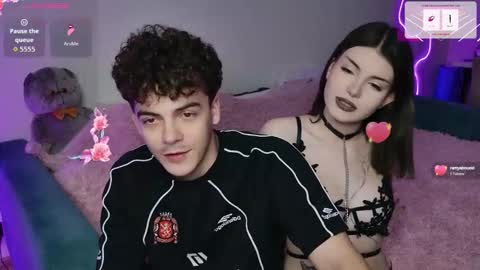 Snapshot of alice118james chatting on October 5, 3:10 pm alice and james online show from October 5, 3:10 pm