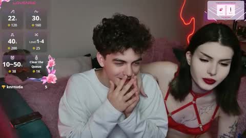 Snapshot of alice118james chatting on October 9, 12:41 am alice and james online show from October 9, 12:41 am