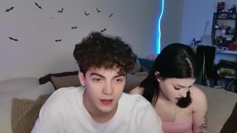 Snapshot of alice118james chatting on October 29, 2:58 am alice and james online show from October 29, 2:58 am