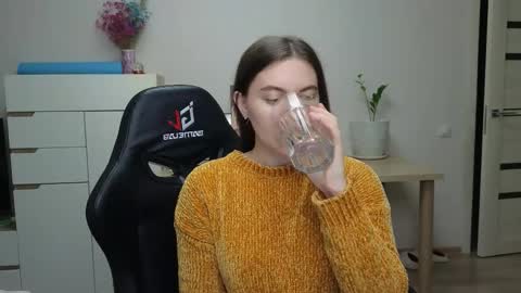 Alice online show from December 17, 5:41 pm