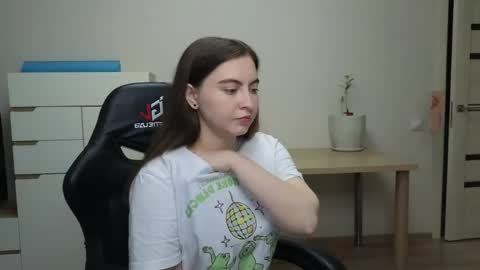 Snapshot of alice_________________________ chatting on April 29, 4:22 pm Alice online show from April 29, 4:22 pm