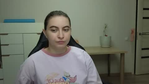 Snapshot of alice_________________________ chatting on April 30, 8:57 pm Alice online show from April 30, 8:57 pm