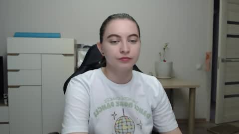 Snapshot of alice_________________________ chatting on May 10, 4:34 pm Alice online show from May 10, 4:34 pm