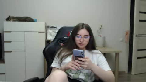 Snapshot of alice_________________________ chatting on May 13, 4:59 pm Alice online show from May 13, 4:59 pm