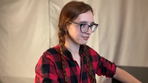 Snapshot of alice_alarcon chatting on November 2, 8:00 pm Hey Im Alice online show from November 2, 8:00 pm