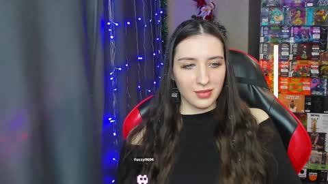 Snapshot of alice_bailey chatting on December 14, 7:03 pm Alice online show from December 14, 7:03 pm